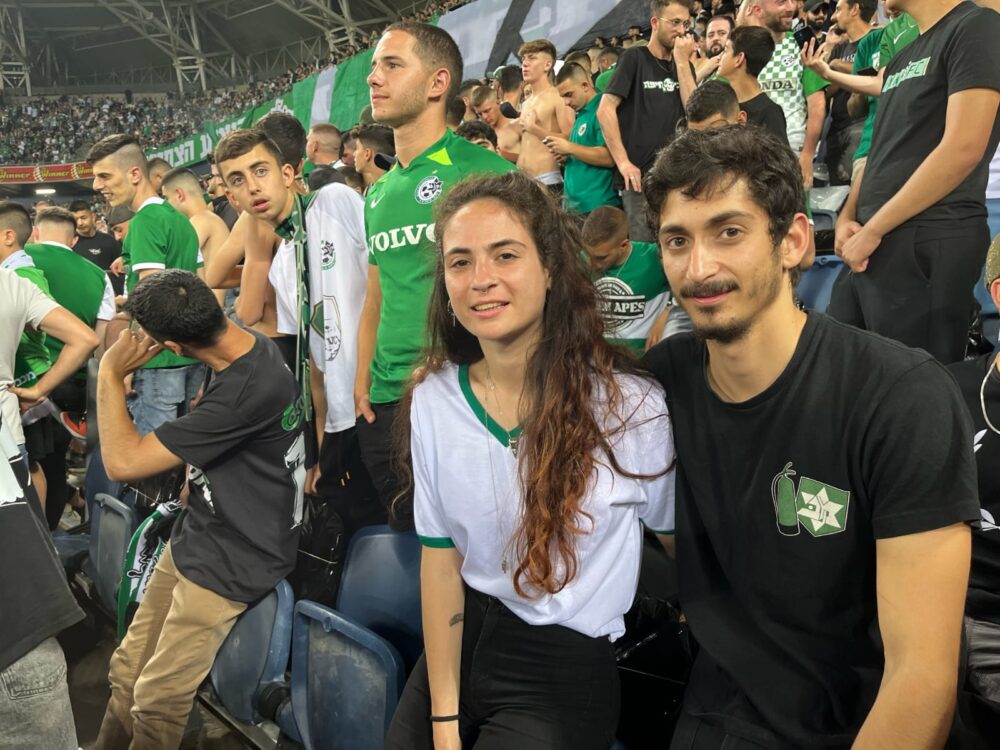 ענבר הימן ונועם אלון במשחק של מכבי חיפה (צילום: באדיבות המשפחה)