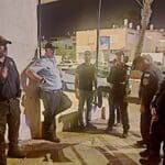 שוטרים בזירת רצח בקריית ים (צילום: משטרת ישראל)