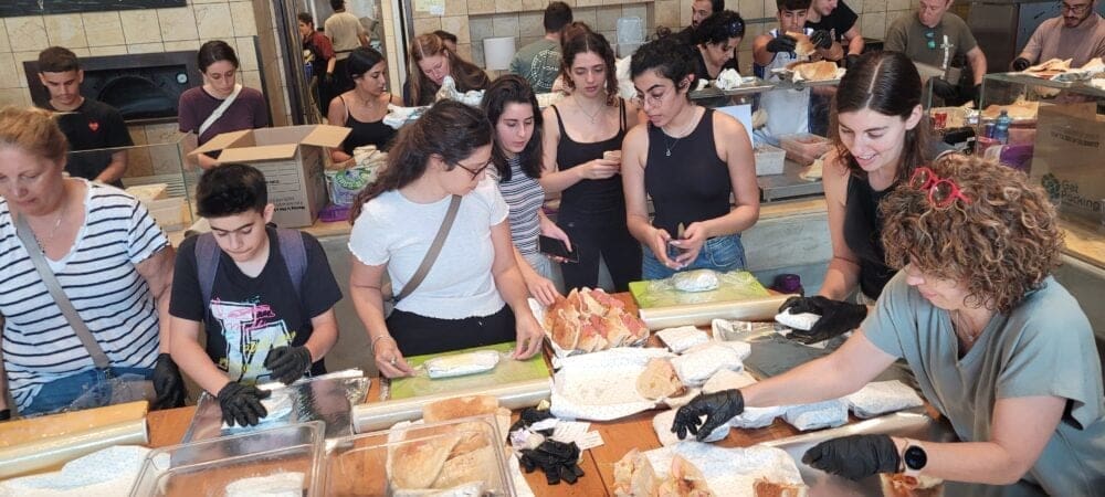 לינוי שמש מצטרפת ל"פס ייצור" הכריכים ב"קיטשן 94", ת"א