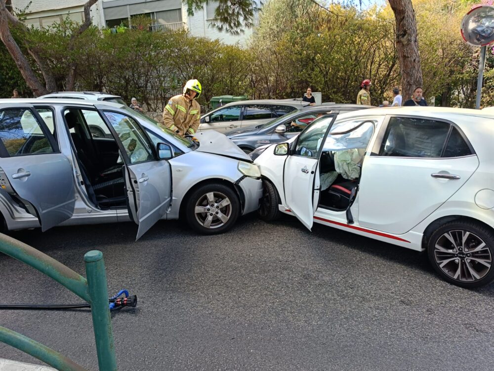 תאונה חזיתית בחיפה (צילום: כבאות והצלה)