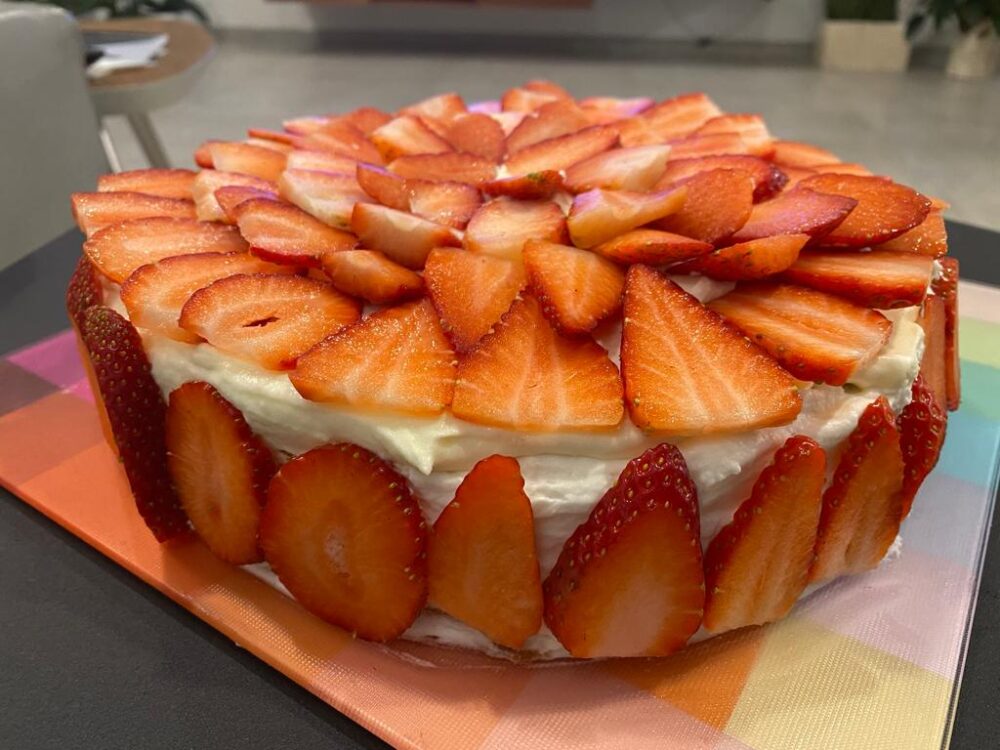 עוגת תותים (צילום: חנה מורג)