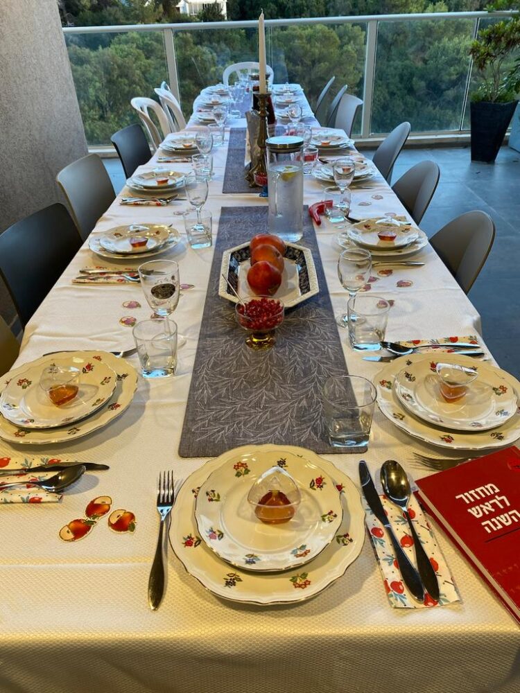 שולחן האוכל (צילום: חנה מורג)
