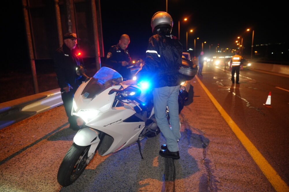 הלילה נרשמו 31 דוחות לנהגים והורדו 37 כלי רכב בגין ליקויי בטיחות ושיפורים אסורים (צילום: משטרת ישראל)