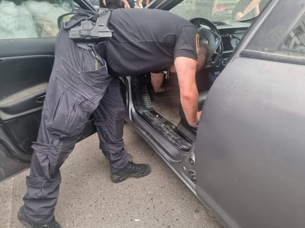 המשטרה בפעילות אכיפת כלי רכב משופרים (צילום: משטרת ישראל)