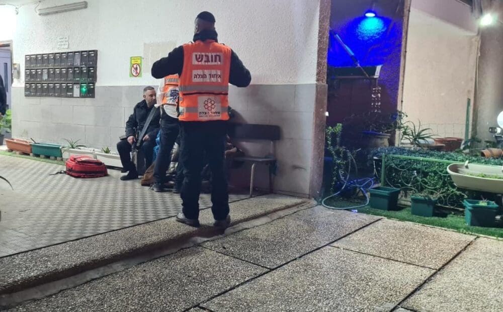 זירת רצח – אישה נרצחה ברחוב ניסנבוים בחיפה (צילום: איחוד הצלה)