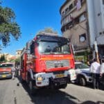 דיירים לכודים בדירותיהם • שריפה בבניין מגורים בחיפה (צילום: כבאות והצלה לישראל)