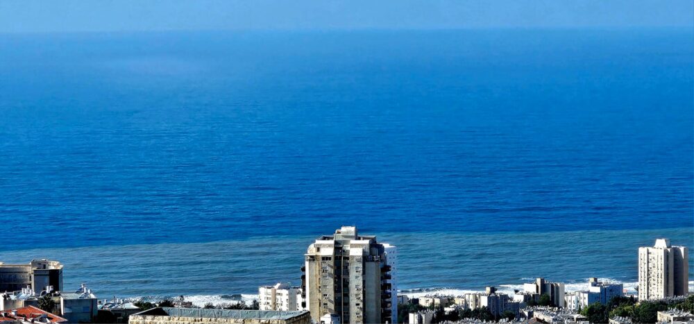 אזהרה מרחצה בחופי חיפה (צילום: נילי בנו)