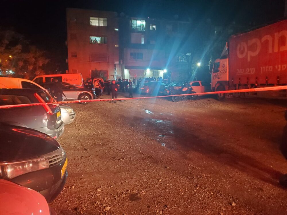 זירת רצח: חשד לרצח כפול ברחוב התורן בחיפה (צילום: איחוד הצלה)
