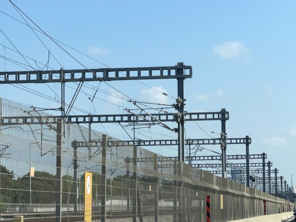 חישמול מסילת הברזל - גשרי פלדה מעל המסילה - תל אביב 2023 (צילום: ירון כרמי)