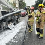 כיבוי משאית בוערת בחיפה (צילום: כבאות והצלה)