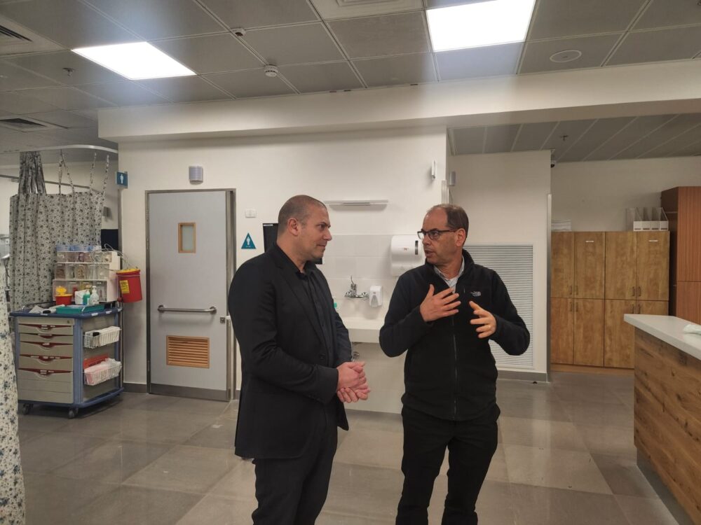 מנהל מחוז חיפה וגליל מערבי של כללית ביקר במרכז הרפואי בני ציון (צילום: כללית)