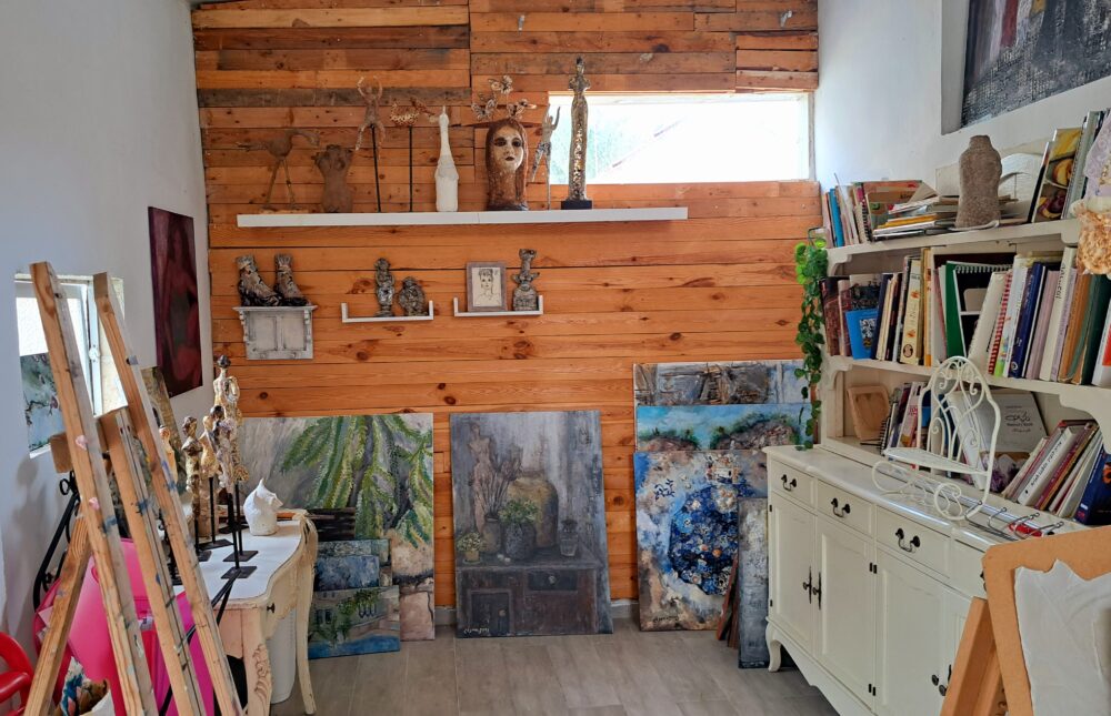 בבית זהבה אמזלג -הסטודיו שבחצר (צילום: רחלי אורבך)