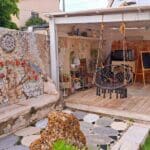 בבית זהבה אמזלג -הגזיבו שבחצר (צילום: רחלי אורבך)