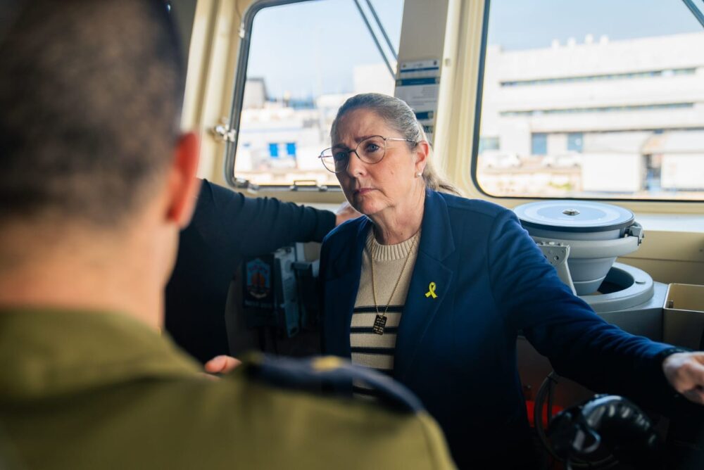 רעיית נשיא המדינה ביקרה בבסיס חיל הים בחיפה (צילום: דובר צה״ל)