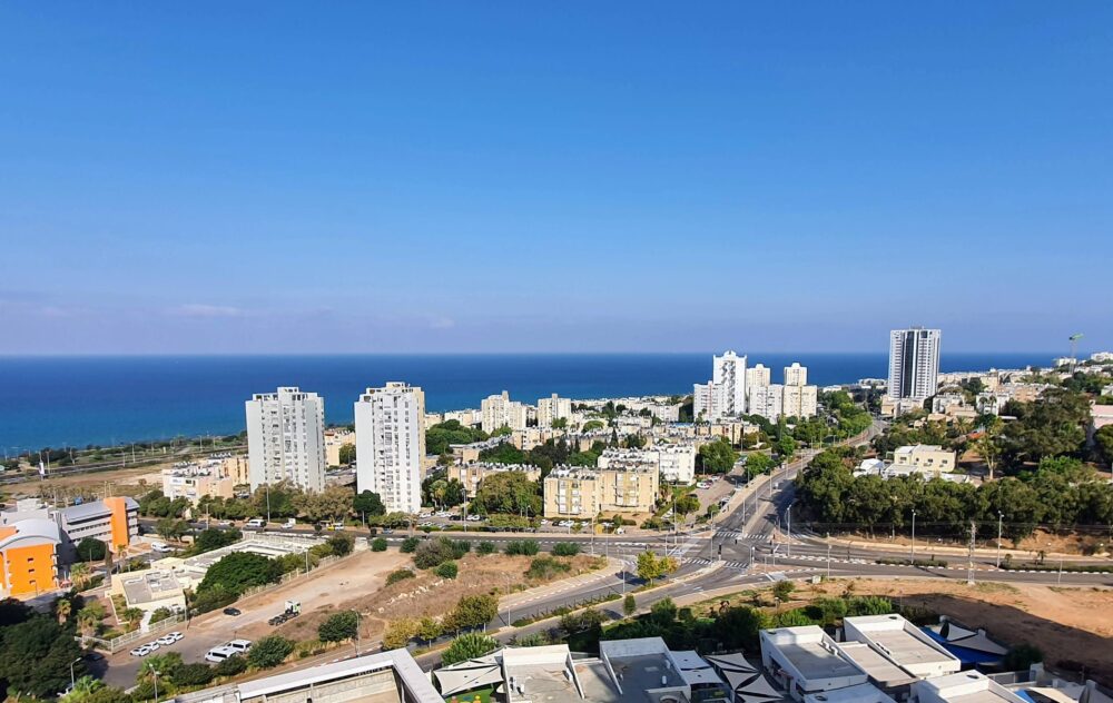 נוף של חיפה והים (צילום: חנן מרקוביץ)