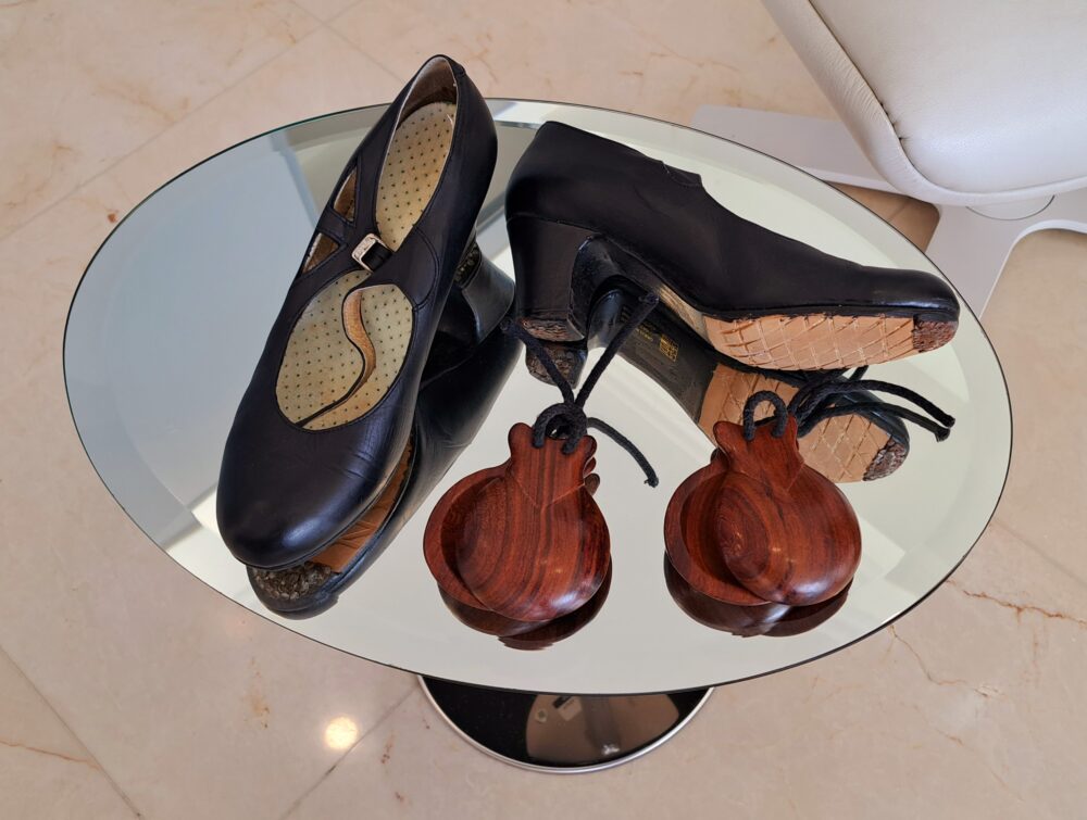 רותי גנץ - קסטנייטות עץ ונעלי פלמנקו (צילום: רחלי אורבך)