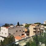 רותי גנץ- מבט אל ההר הירוק ואל הים- ממרפסת מעונה (צילום רחלי אורבך)