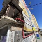 הקירות החיצוניים מתפוררים – המבנה המרכזי של שוק תלפיות – מרץ 2024 – חיפה (צילום: ירון כרמי)