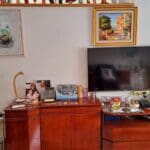 בבית חדוה אלמוג – חדר המגורים (צילום: רחלי אורבך)