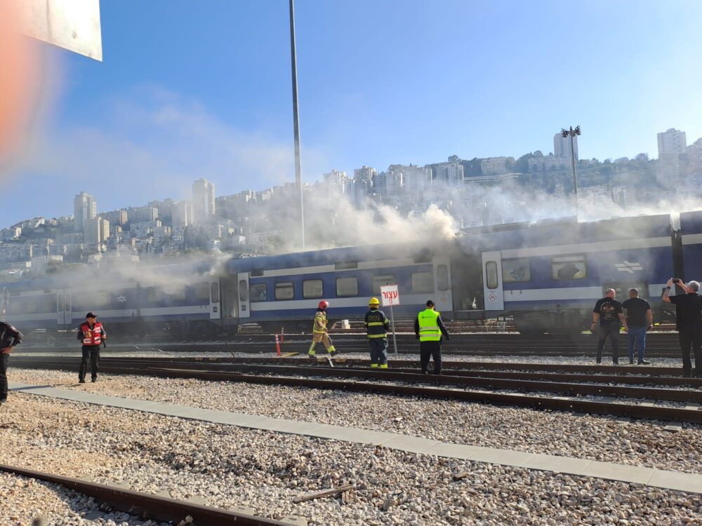 שריפה בחניון הרכבת (צילום: כבאות והצלה)