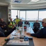 תרגיל מלחמה בחיפה: חילוץ נפגעים מאוניית סוחר בוערת בלב ים (צילום: כבאות והצלה)
