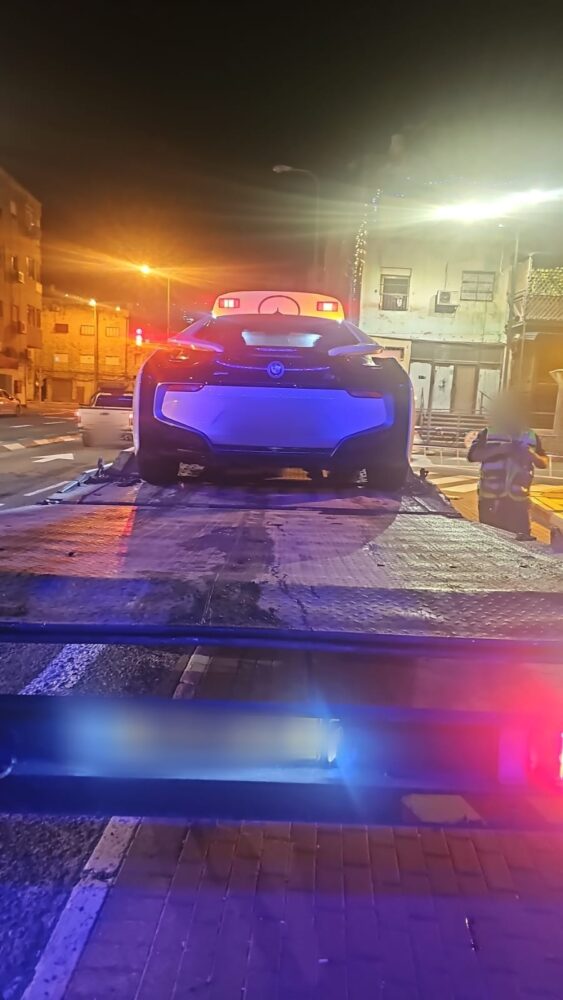 מבצע אכיפה - הורדת רכבים מהכבישים (צילום: משטרת ישראל)