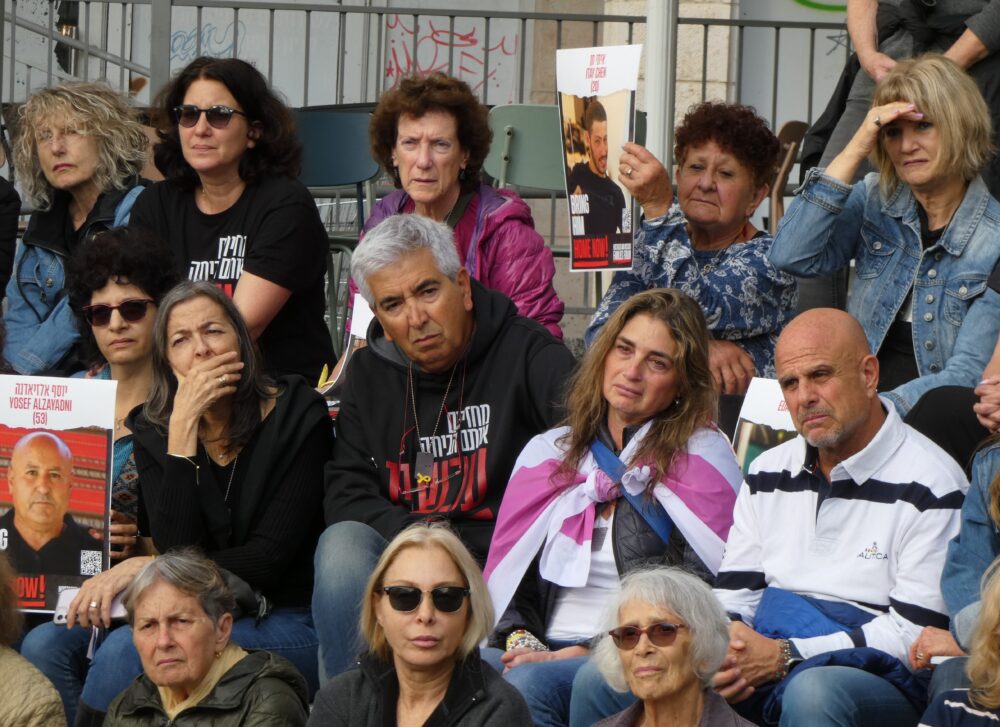 כנס בחיפה לתמיכה במשפחות החטופים וקריאה להחזרת החטופים הביתה (צילום: יעל הורוביץ) 
