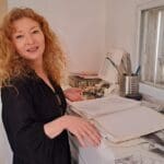 מרינה מוחין – מקריאה מספר השירים שלה (צילום: רחלי אורבך)