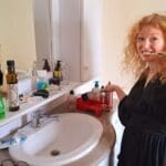 מרינה מוחין – מברשת הציור והצבע משיקה למברשת השיניים (צילום: רחלי אורבך)