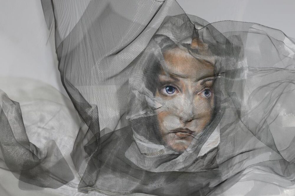 מרינה מוחין - פרט מתוך התערוכה ״קמופלאז'״ (צילום: אלה פיינשטיין ואילן מור יוסף)