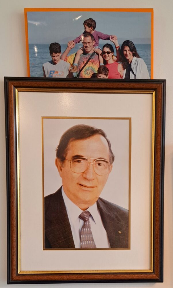בבית נעמי זידמן - פרופ' שמואל זידמן וצילום משפחתי (צילום: רחלי אורבך)