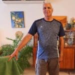דוד חבוב  בביתו (צילום: רחלי אורבך)