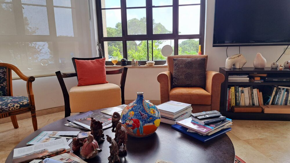 Рути Сигал — круглая гостиная в ее доме (Фото: Рахели Орбах)