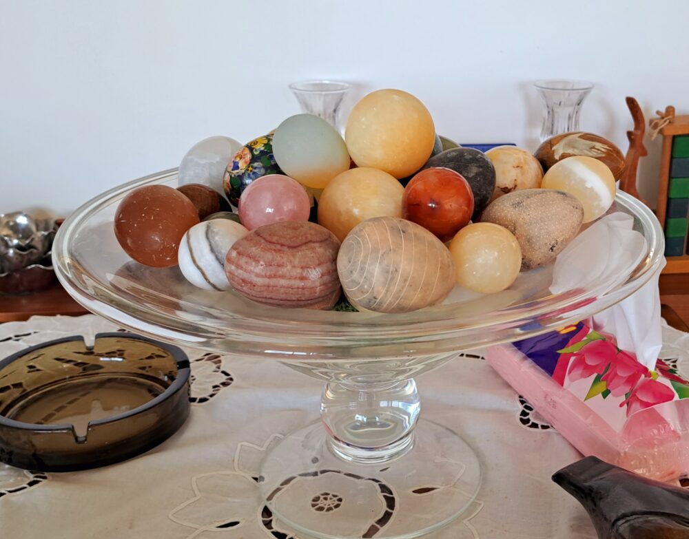 רותי סגל - האוסף: כל ביצה - מארץ אחרת (צילום: רחלי אורבך)