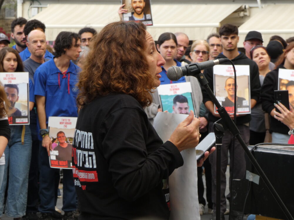 כנס בחיפה לתמיכה במשפחות החטופים וקריאה להחזרת החטופים הביתה (צילום: יעל הורוביץ)