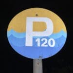 שלט חניה עד 120 דקות – חניון חוף הים – חיפה (צילום: ירון כרמי)