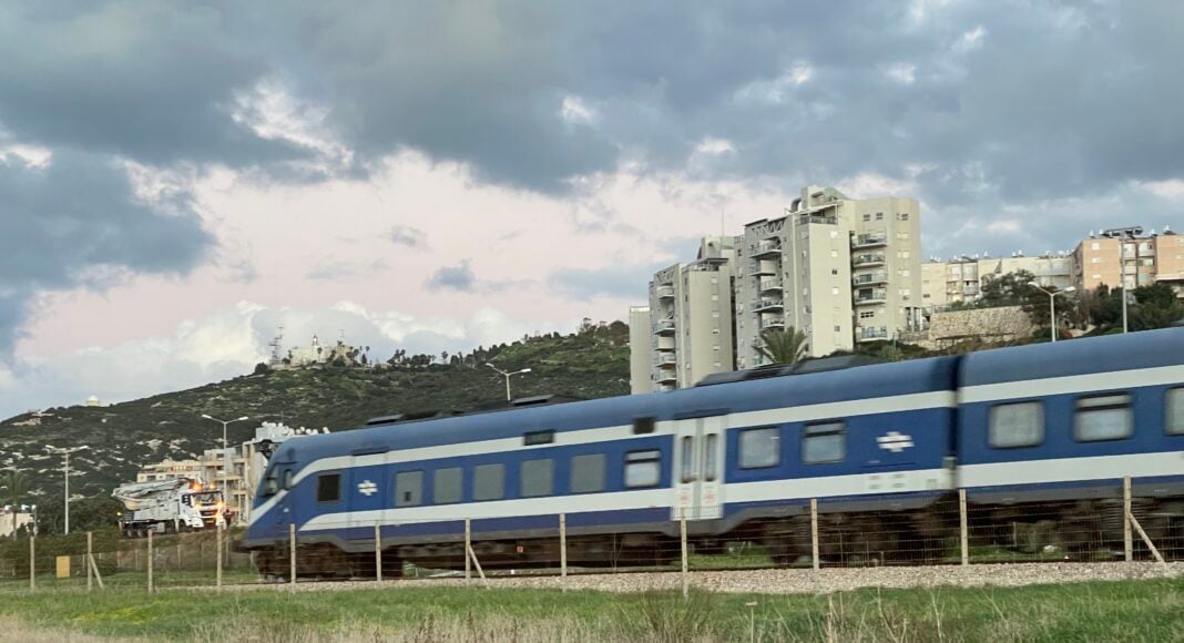 רכבת ישראל - שקמונה - חיפה (צילום: ירון כרמי)