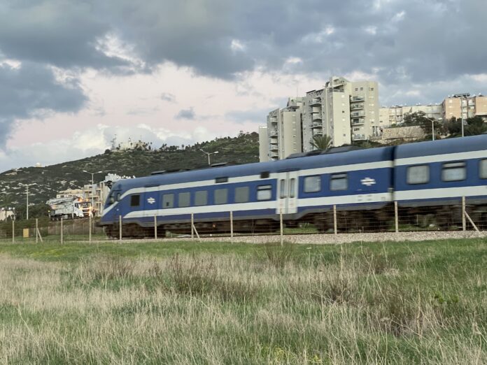 רכבת ישראל - שקמונה - חיפה (צילום: ירון כרמי)