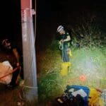 חיפה: חילוץ אדם שהידרדר לואדי בעקבות כלבו (צילום: כבאות והצלה)