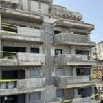 התחדשות עירונית – תמ"א 38 – בניין שמבוצע בו עיבוי בינוי (צילום: ירון כרמי)