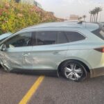 חיפה: תאונה עצמית בכניסה הדרומית • נהגת הסקודה פצועה באורח קל (צילום: כבאות והצלה)