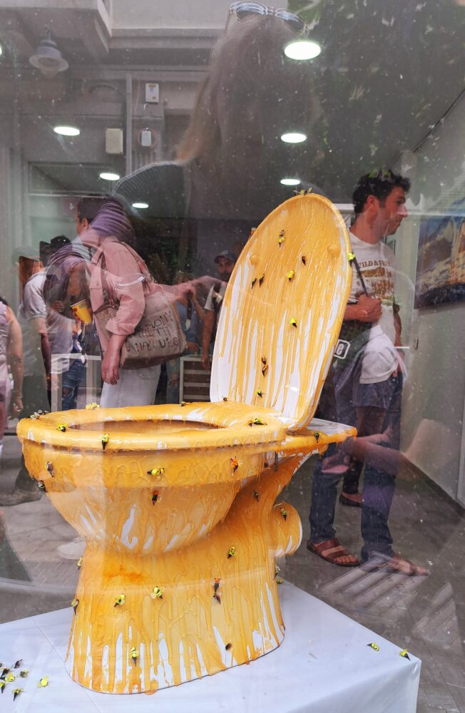 גלריה מוחין - פתיחת התערוכה "מורידים את המים" -במבואה: עבודת מריה דוב (צילום: רחלי אורבך)