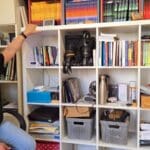 יוסי ברגר – הספרייה אשר בחדר העבודה (צילום: רחלי אורבך)