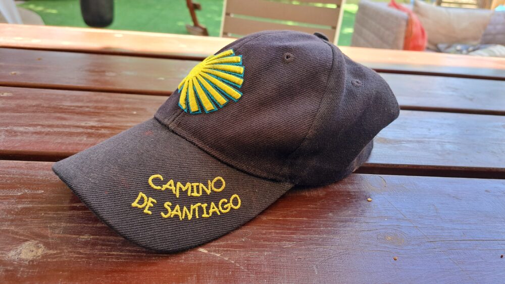בבית יוסי ברגר - כובע הקמינו דה סנטיאגו (צילום: רחלי אורבך)
