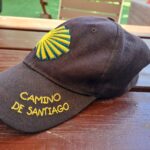 בבית יוסי ברגר – כובע הקמינו דה סנטיאגו (צילום: רחלי אורבך)
