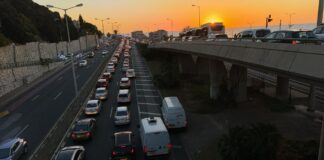 Хайфа: огромная пробка на Сдерот-Хагана в южном направлении (Фото: Менаше Шемеш)