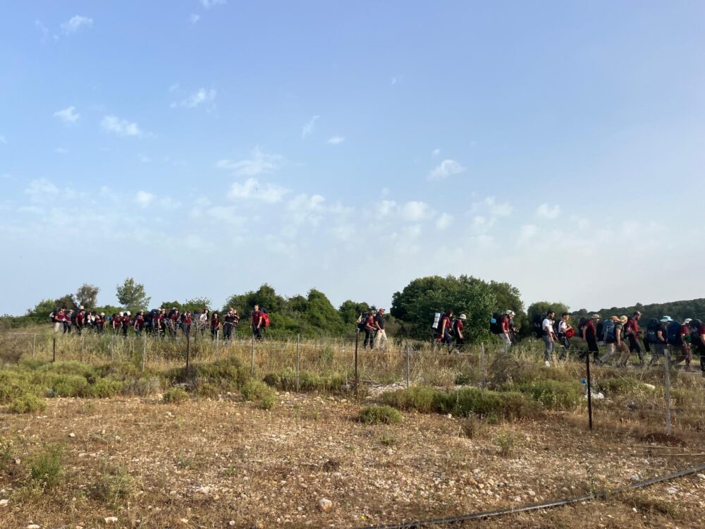 חניכי המכינה בפארק הכרמל (צילום: הדר ברגב)