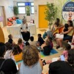 הדרכה ע"י שיננית על בריאות השיניים (צילום: דוברות כללית)