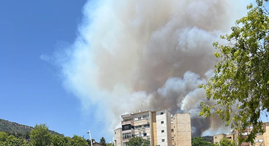 מבקר המדינה מתניהו אנגלמן (משמאל) בסיורו בקרית שמונה (צילום: משרד מבקר המדינה ונציב תלונות הציבור)