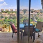 בבית אלי לינסקיל שור – ה-מרפסת (צילום: רחלי אורבך)